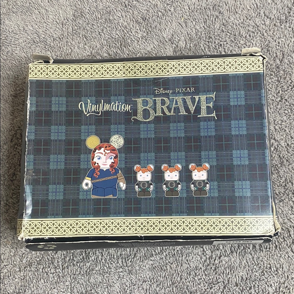 💋NWT Retired Disney Vinylmation Merida and 3 brothers from the "Brave" series! - Picture 3 of 4